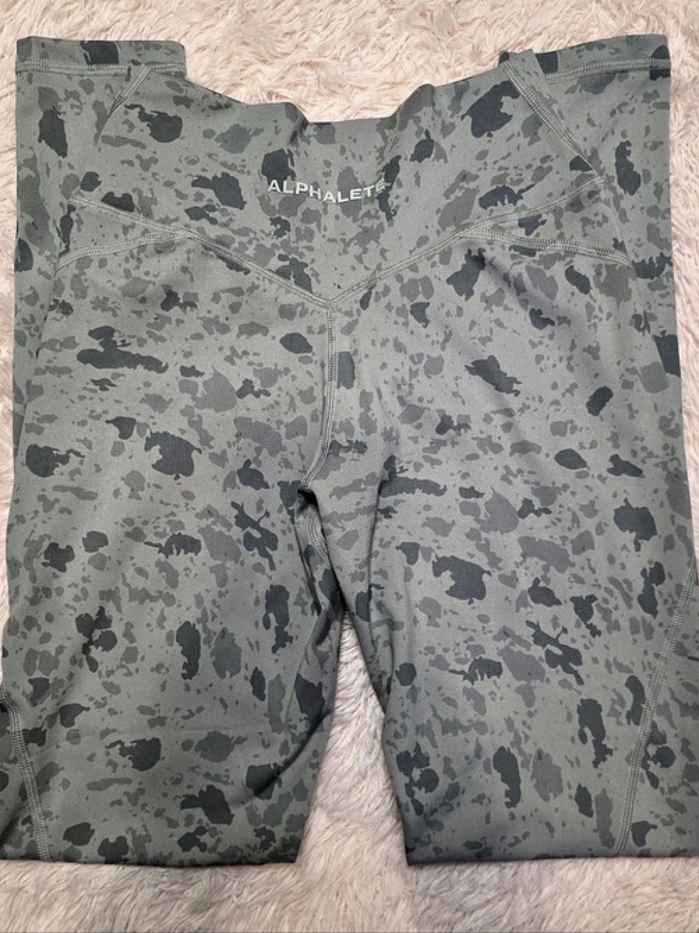 ALPHALETE Surface Power Camo / Pebble Leggings Size Small